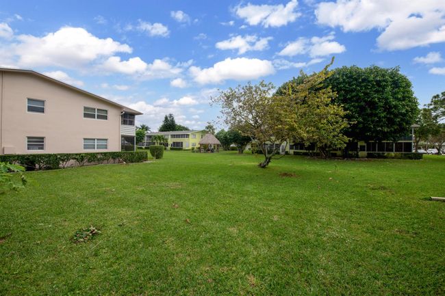 322 - 322 Windsor N, Condo with 1 bedrooms, 2 bathrooms and null parking in West Palm Beach FL | Image 14