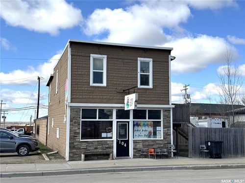 104 2nd Ave W, Biggar, SK, S0K0M0 | Card Image