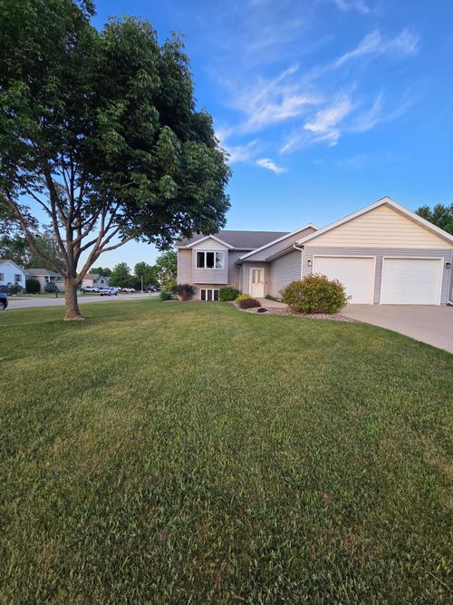 902 Nancy Ct Sw, Eyota, MN, 55934-2328 | Card Image
