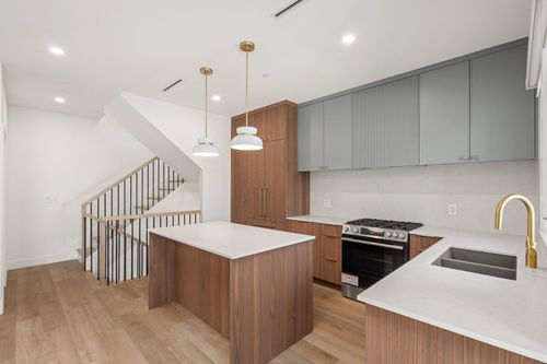 sl-3-2333 E 54th Ave, Vancouver, BC, V5S1X1 | Card Image