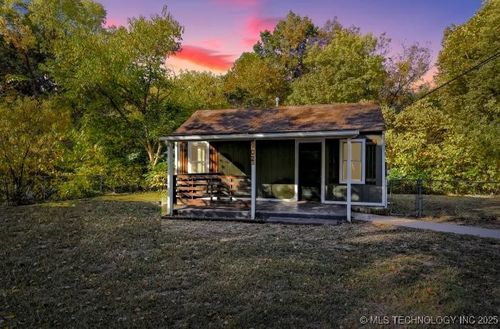 902 Industrial Ave, Sand Springs, OK, 74063-6131 | Card Image