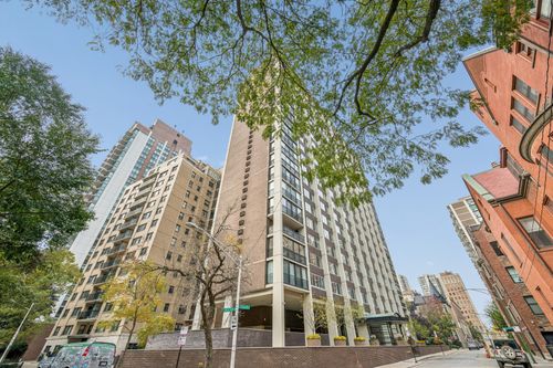 20d-1 E Schiller St, Chicago, IL, 60610-4948 | Card Image