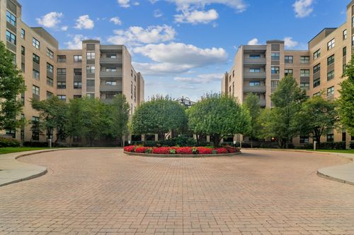 apt-511e-4545 W Touhy Ave, Lincolnwood, IL, 60712-1785 | Card Image