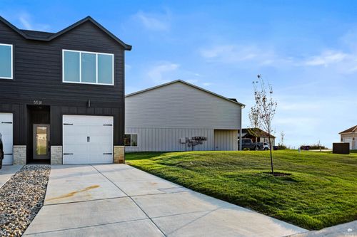 5631 Goheen Dr, Manhattan, KS, 66503-2652 | Card Image