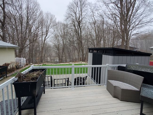 385 Front St, House other with 2 bedrooms, 3 bathrooms and 4 parking in Port Stanley ON | Image 14