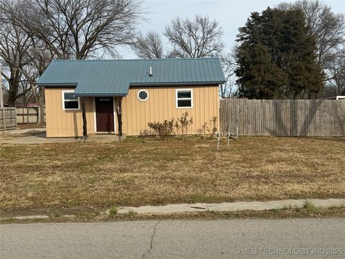 514 W 3rd St, S Coffeyville, OK, 74072-7000 | Card Image