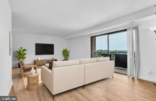 apt-827-3100 S Manchester St, FALLS CHURCH, VA, 22044-2717 | Card Image