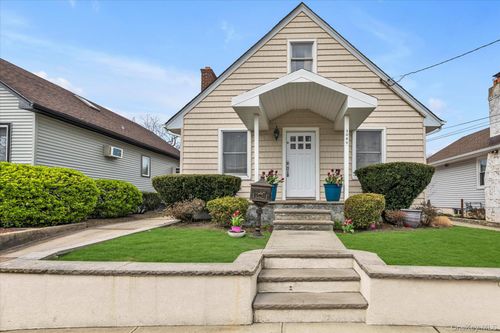 3080 Roxbury Rd, Oceanside, NY, 11572-3251 | Card Image