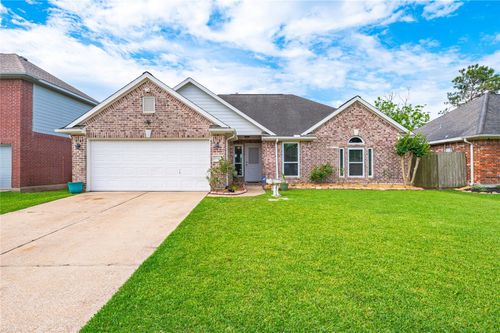 2930 Community Dr, Alvin, TX, 77511-2656 | Card Image