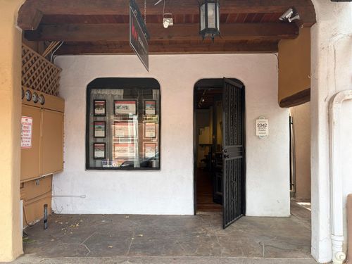 2042 S Plaza Street Nw, Albuquerque, NM, 87104 | Card Image