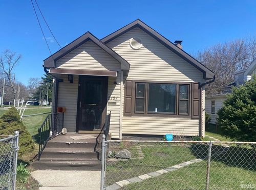 2121 Linden Ave, South Bend, IN, 46628-2220 | Card Image