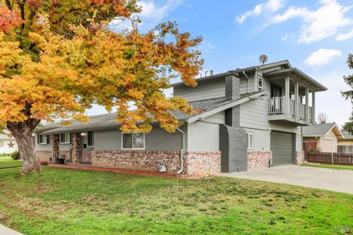 225 E Chestnut Street, Dixon, CA, 95620 | Card Image