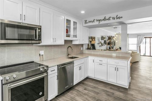 6 Cold Harbour Ln, Woodbury, NY, 11797-2427 | Card Image