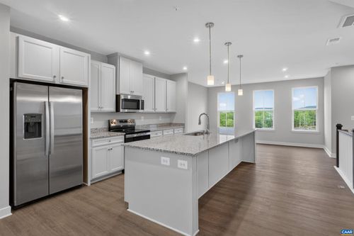 4064B Perseus Ln, CHARLOTTESVILLE, VA, 22901-9060 | Card Image