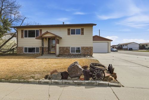 311 Missouri St, Evansville, WY, 82636-8608 | Card Image