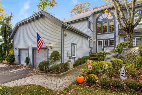 28 Easedale Rd, Wayne, NJ, 07470-2484 | Card Image