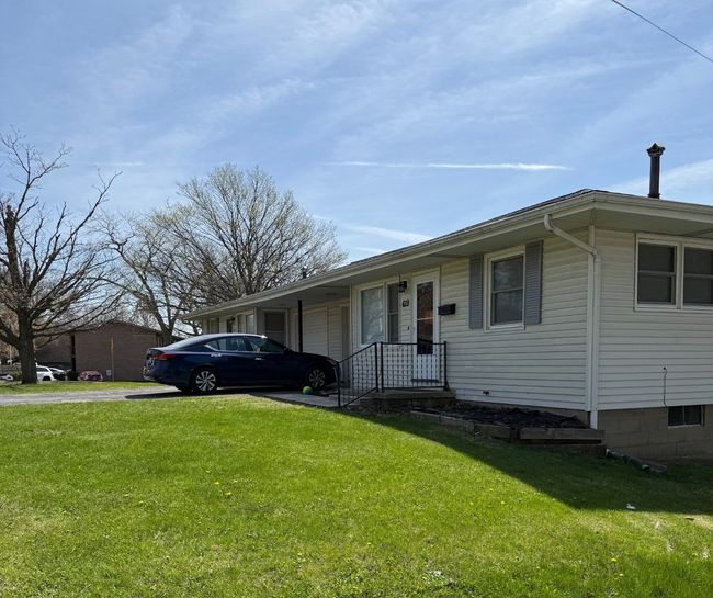619-621 Jersey Ave, Home with 4 bedrooms, 3 bathrooms and 1 parking in Bloomington IL | Image 5