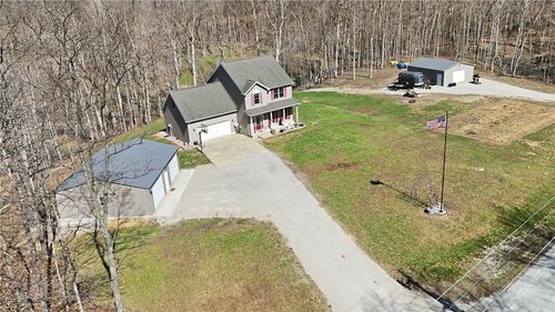 35 Castle Creek Dr, Charleston, IL, 61920-7481 | Card Image