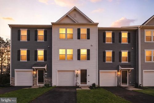 105 Homestead Dr, HANOVER, PA, 17331-8050 | Card Image