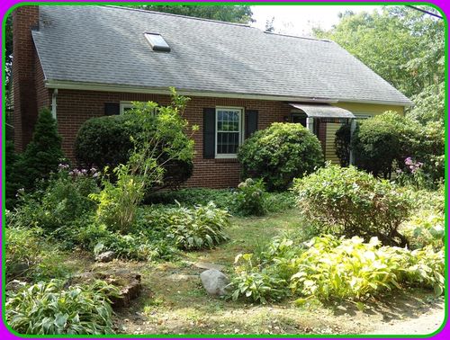 12 Moorland St, Amherst, MA, 01002-1308 | Card Image