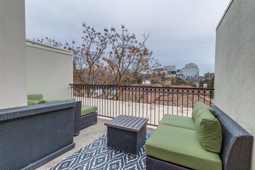 h-2811 Hood St, Dallas, TX, 75219-4807 | Card Image