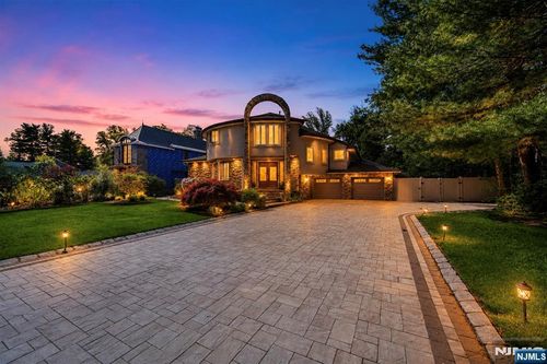 290 Dunkerhook Rd, Paramus, NJ, 07652-1503 | Card Image