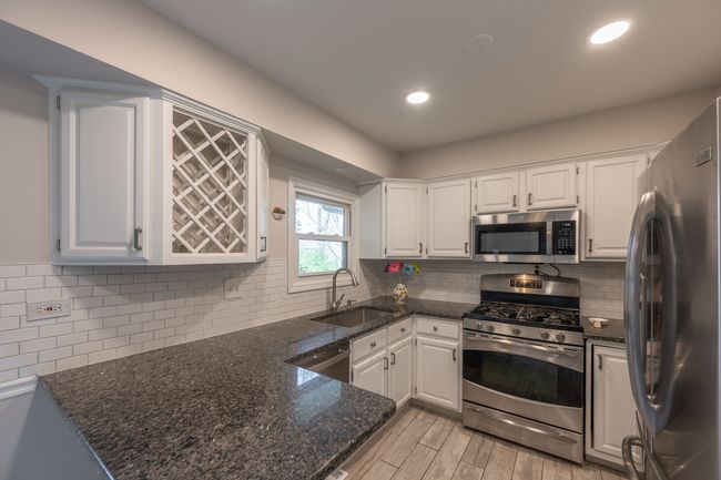 526 Gamble Dr, House other with 3 bedrooms, 2 bathrooms and 2 parking in Lisle IL | Image 5
