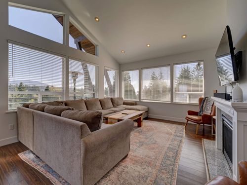 825 Bayview Heights Road, Gibsons, BC, V0N1V8 | Card Image