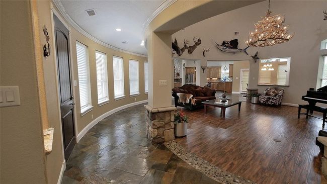 Entry of the house looking thru the entire house | Image 13