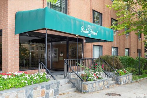 6d-21 Lake Street, White Plains, NY, 10603 | Card Image