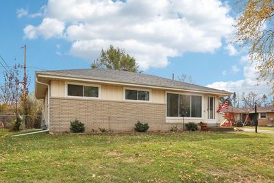 3813 Brooklawn Circle, House other with 3 bedrooms, 1 bathrooms and null parking in SOUTH MILWAUKEE WI | Image 2