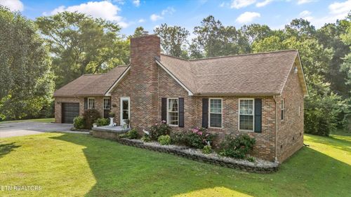 470 Casey Ln, Strawberry Plains, TN, 37871-3522 | Card Image
