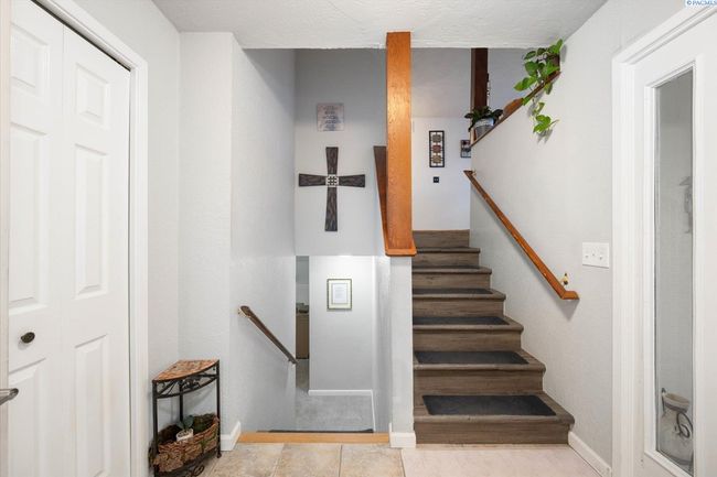 73805 N Demoss Rd, Home with 3 bedrooms, 3 bathrooms and null parking in Benton City WA | Image 35