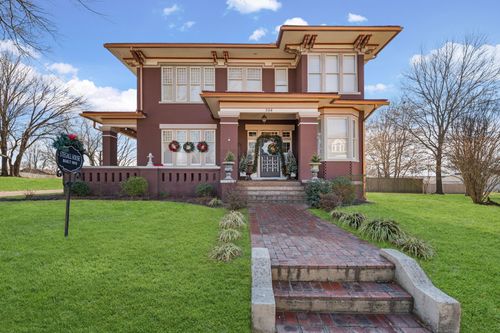 564 E Main St, Jackson, TN, 38301-6452 | Card Image