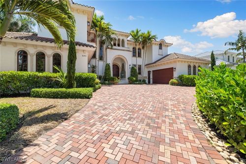 590 17th Ave S, NAPLES, FL, 34102-7407 | Card Image