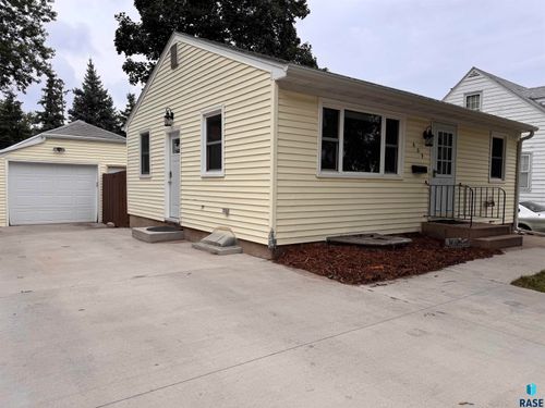 609 S Holly Ave, Sioux Falls, SD, 57104-3910 | Card Image