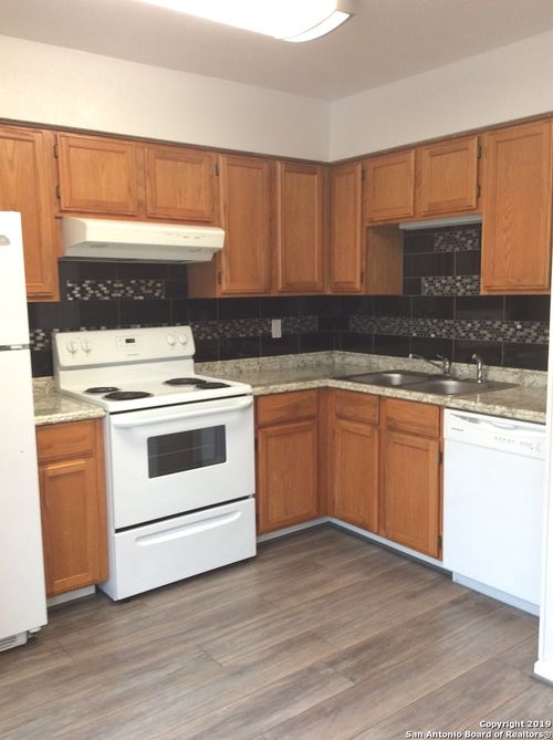 uppr-left-10549 Starcrest Dr, San Antonio, TX, 78217-2876 | Card Image