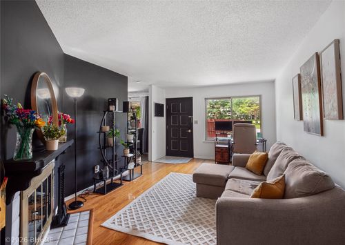 983 10th Ave Nw, Altoona, IA, 50009-9575 | Card Image