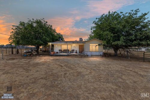8515 Muller Road, Bakersfield, CA, 93307 | Card Image