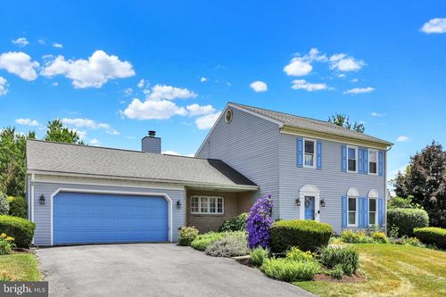 19 Foxchase Ln, LEBANON, PA, 17042-7186 | Card Image