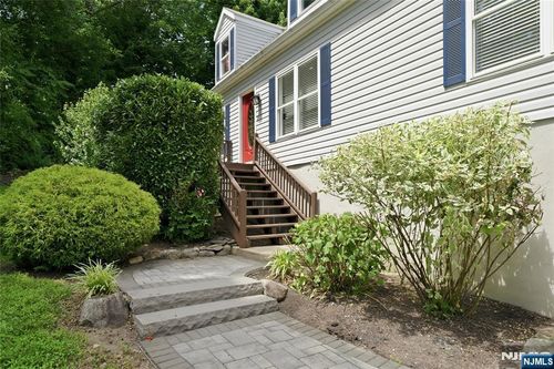 64 Valley Rd, Butler, NJ, 07405-1721 | Card Image