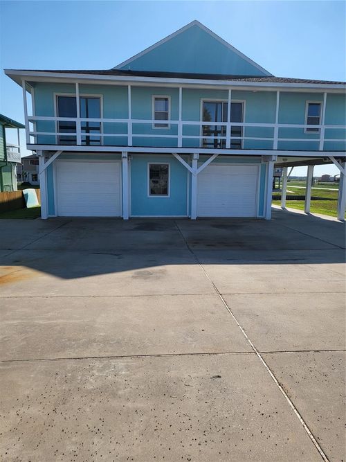 106 Driftwood Rd, Freeport, TX, 77541-9677 | Card Image