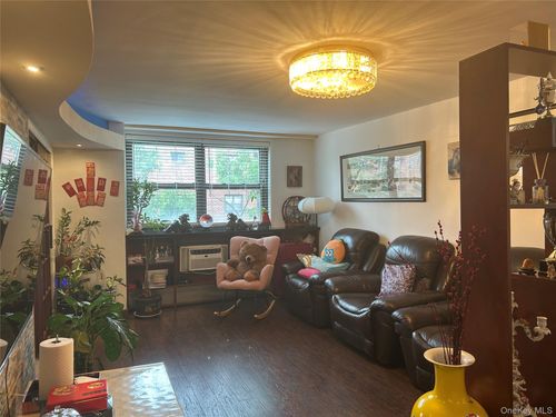 5c-99-05 59 Ave, New York, NY, 11368 | Card Image