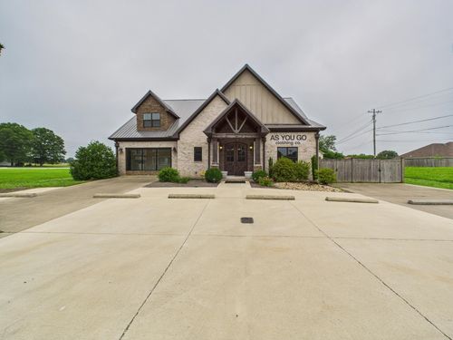 102 Kimberly Ave, Muscle Shoals, AL, 35661-3741 | Card Image