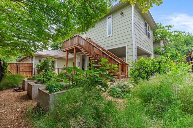 CASITA ADU: Separate entrance and a wooden deck | Image 30