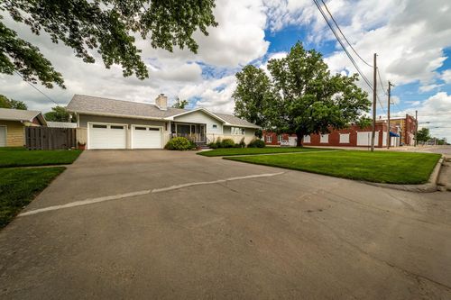 1117 19th St, Belleville, KS, 66935-2709 | Card Image