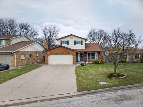 41 Adel Dr, St Catharines, ON, L2M3W9 | Card Image