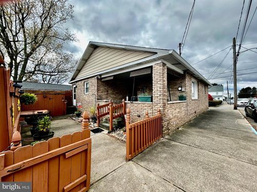 728 E 3rd St, HAZLETON, PA, 18201-4642 | Card Image