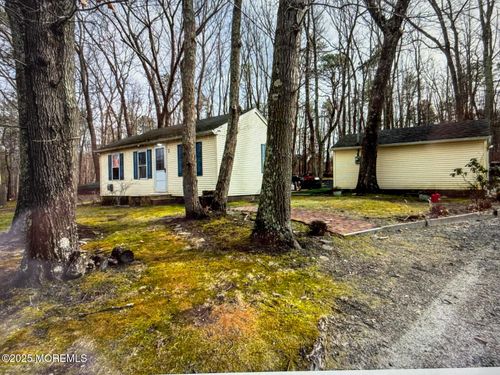 135 Francis Mills Rd, Freehold, NJ, 07728-7945 | Card Image