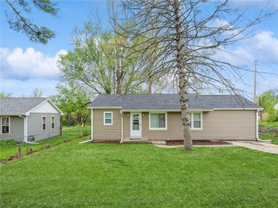 705 E 20th Street S, Home with 4 bedrooms, 2 bathrooms and null parking in Newton IA | Image 2